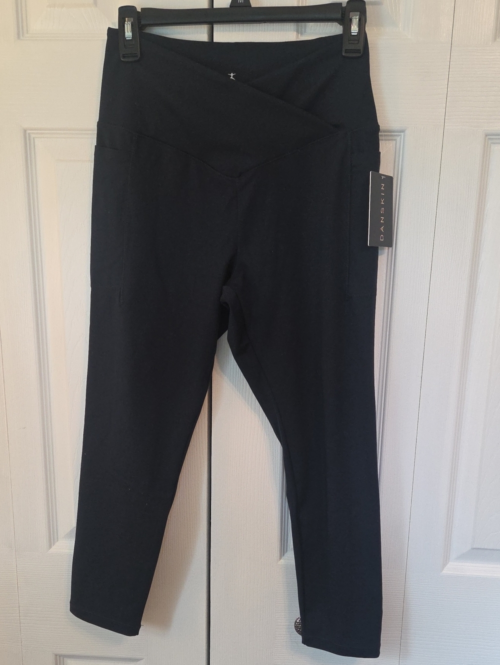Danskin Navy Crosswaist Pocket Endurance Crop Leggings